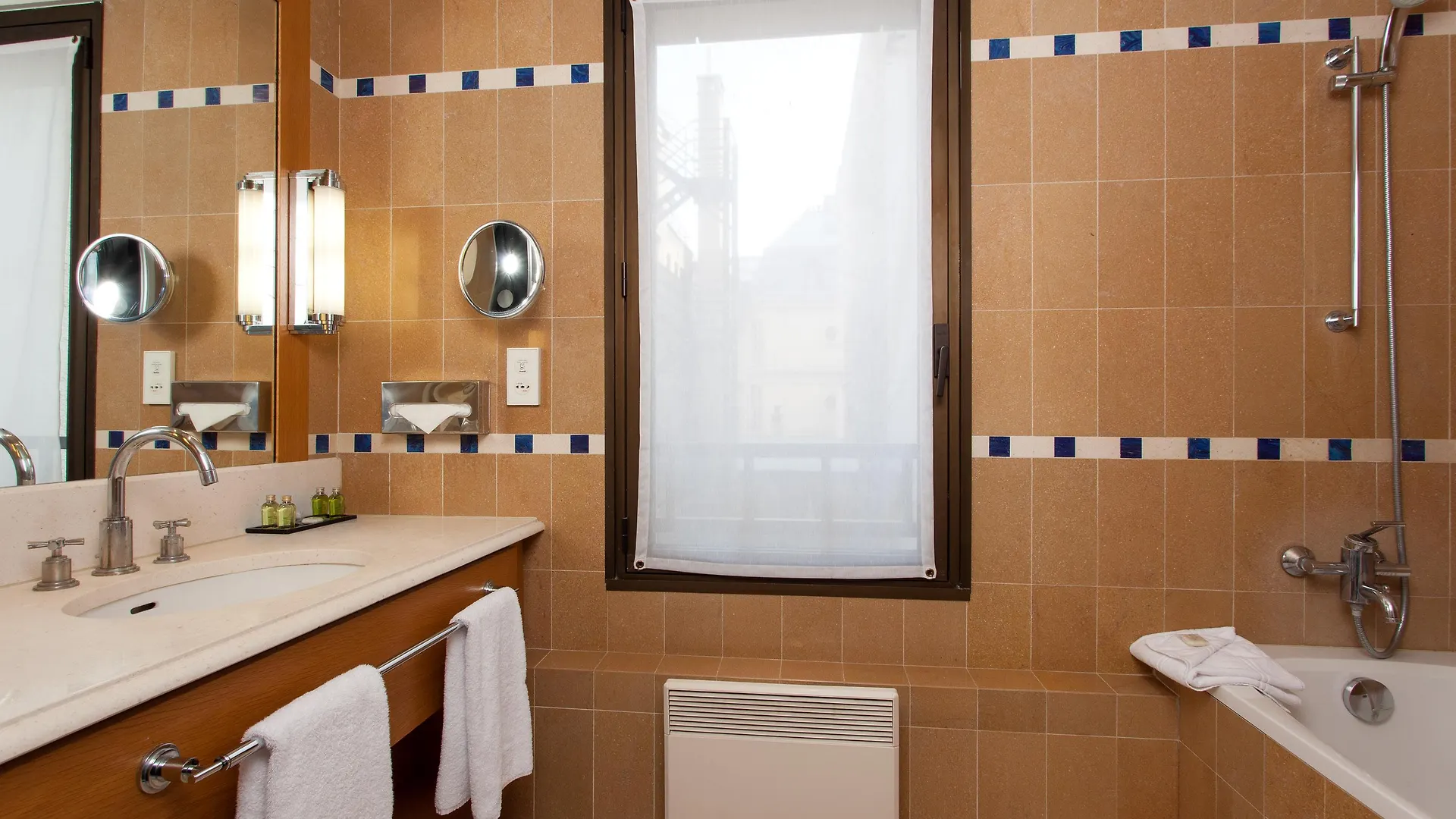 호텔 La Residence Du Roy Paris Champs Elysees